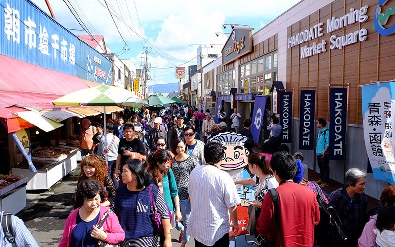 Hakodate Morning Market Square packed with happy shoppers