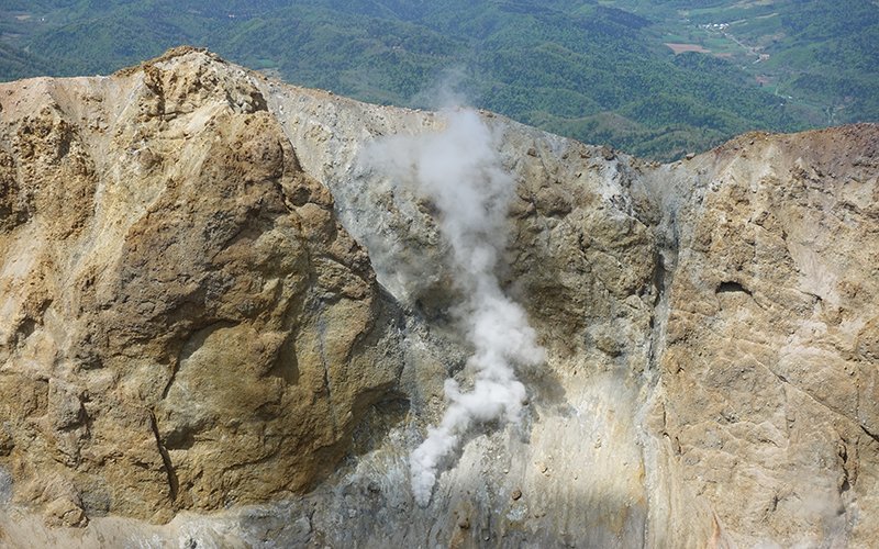 mt meakan summit smoking vent fumarole active volcano