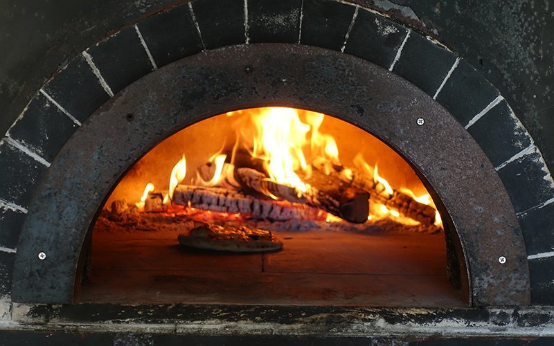 niseko green farm stone oven pizza
